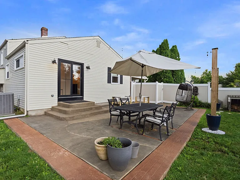 300 Abbott Rd — Photo 14