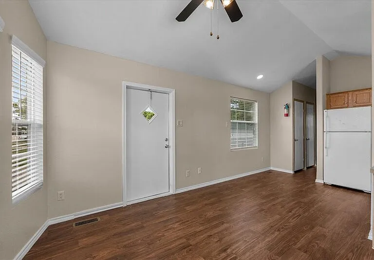 2400 Green River Ln #85 — Photo 5