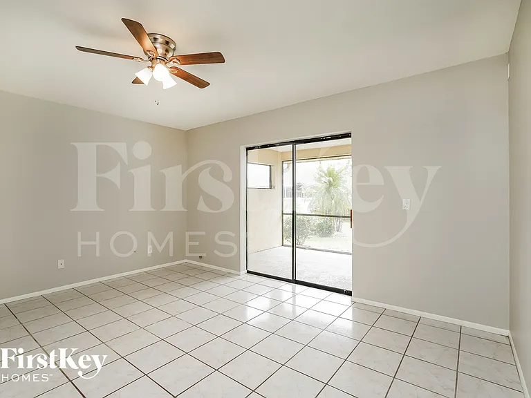 3721 SW 6th Ave — Photo 7