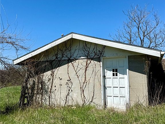 5th image of 118 Hill Farm Rd