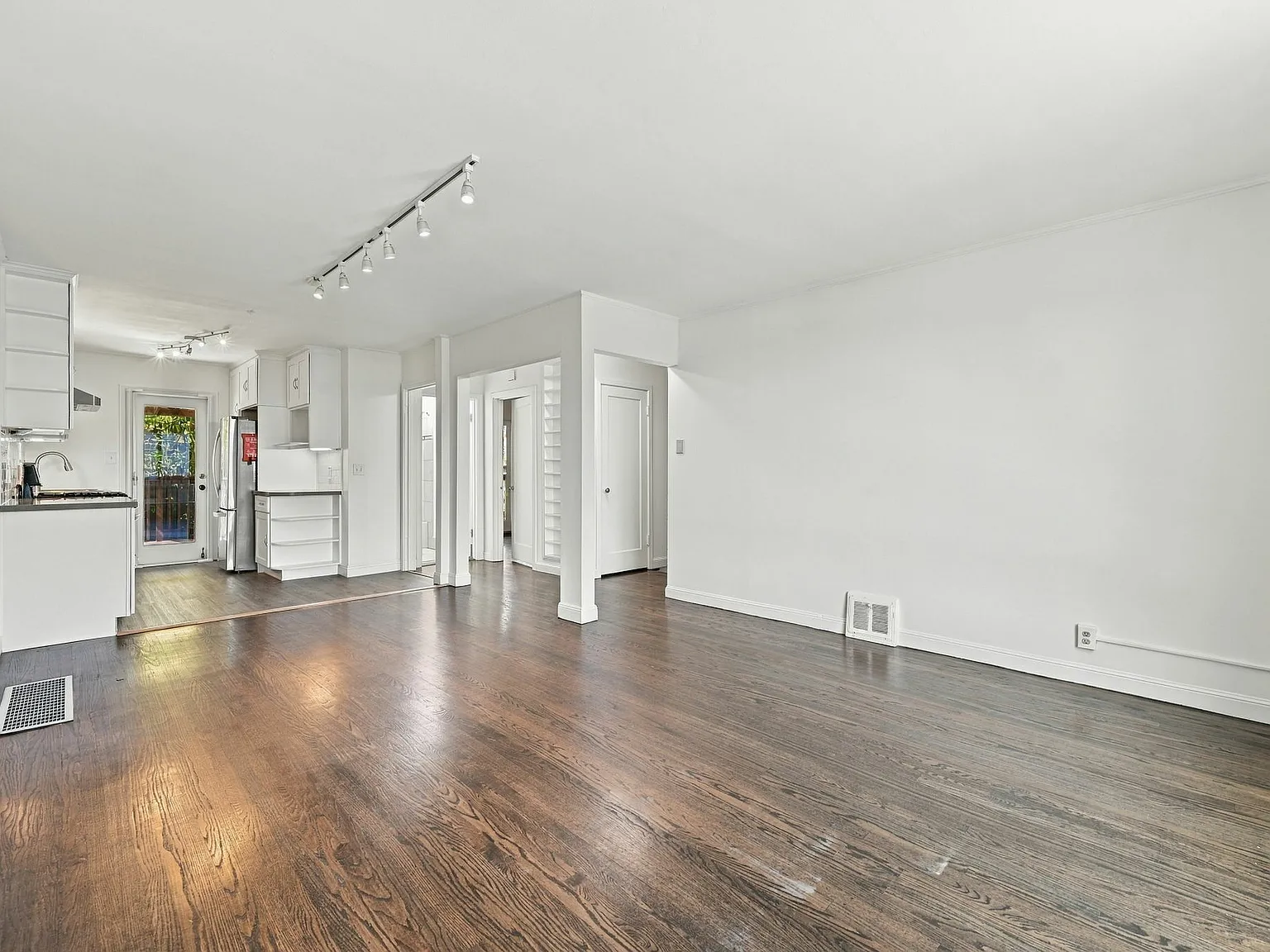 3 bed, 2.0 bath, $6,500 — Photo 4