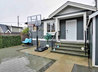 862 King Edward Ave E #1, Vancouver, BC V5V2E4