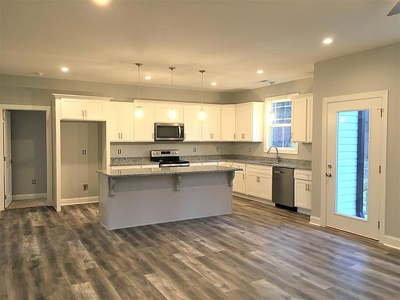 4th image of 3117 Highland Cir