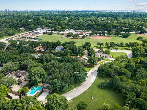 4th image of 3909 Courtshire Dr