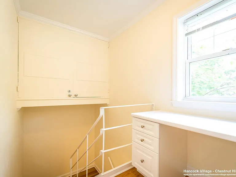 184 Thornton Rd — Photo 10
