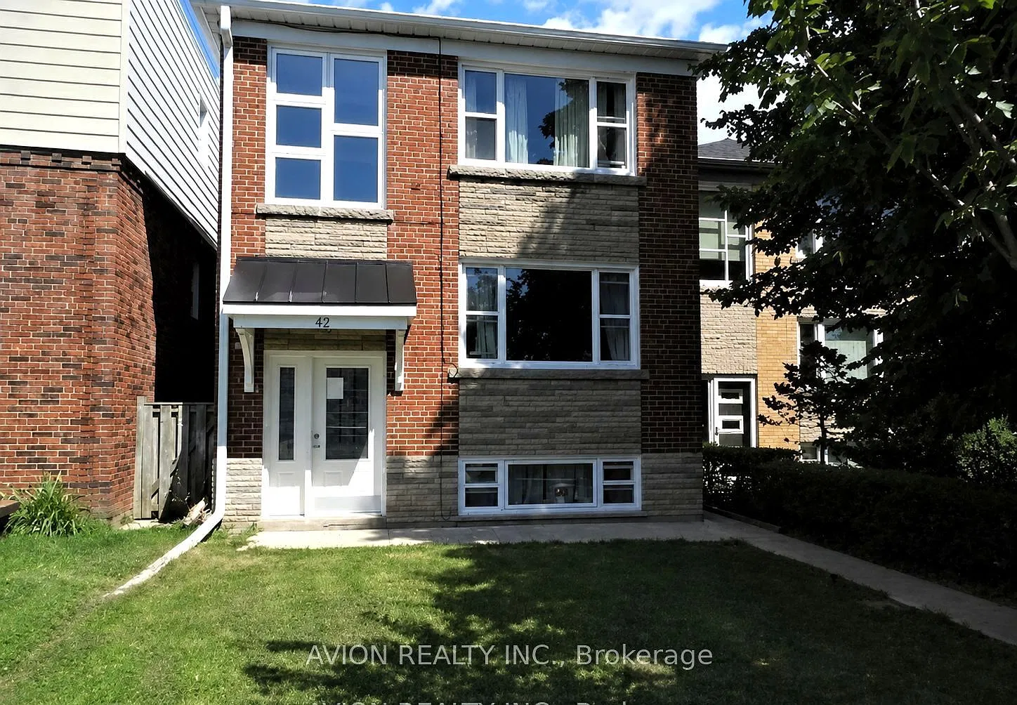 42 Emerald Cres — Photo 1