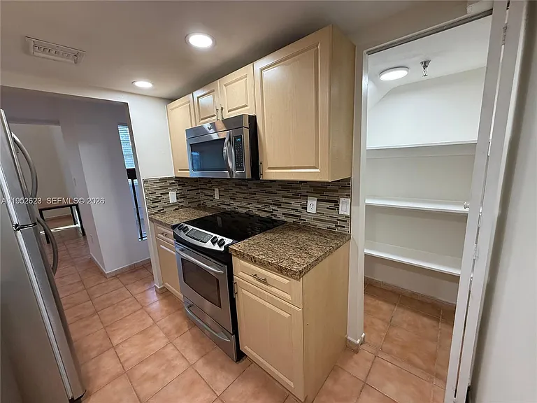 10641 SW 108th Ave #3I — Photo 3