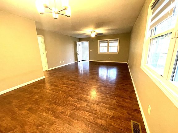 3rd image of 696 Floral Valley Dr E