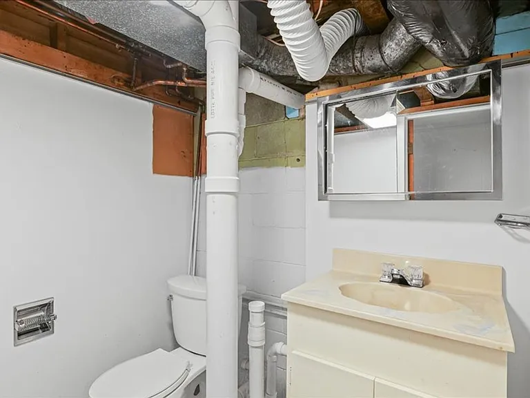 101 W Cypress St — Photo 19