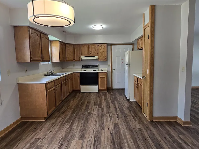 115 Marcus Dr — Photo 6