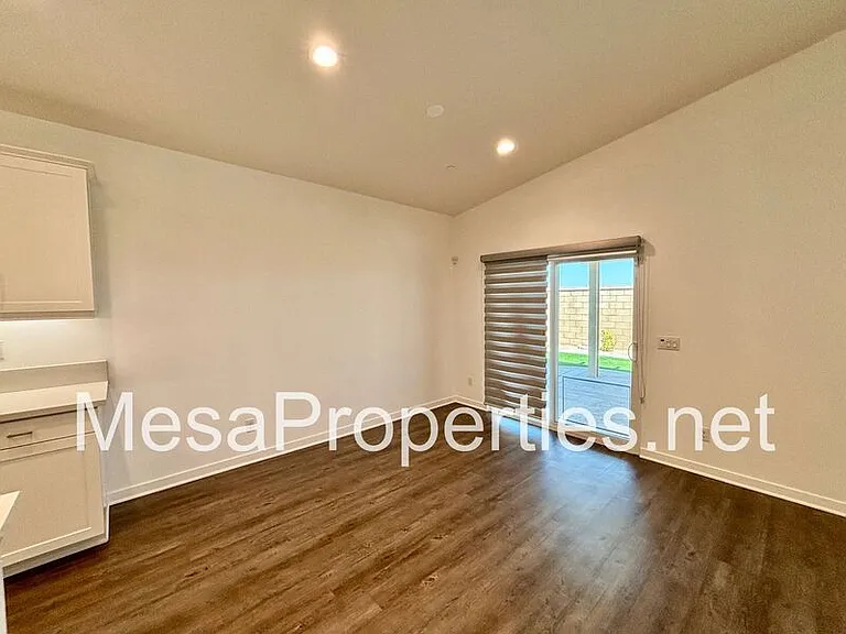 5229 Jarvis Ln — Photo 48