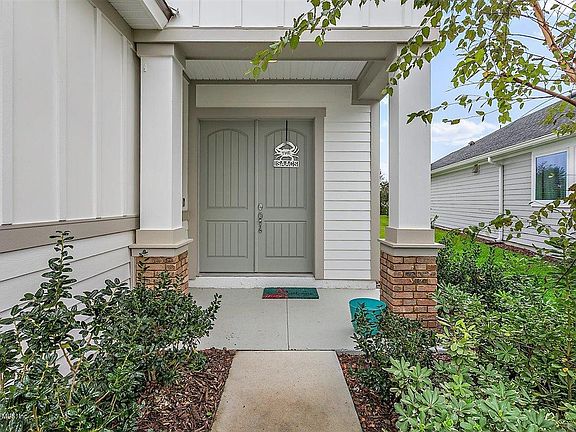 3rd image of 38 Vista Lake Cir
