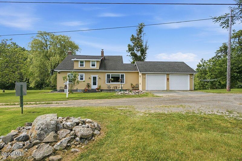3rd image of 15 Loneoak Lane