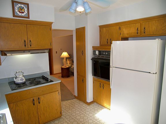4th image of 1423 N 119th St