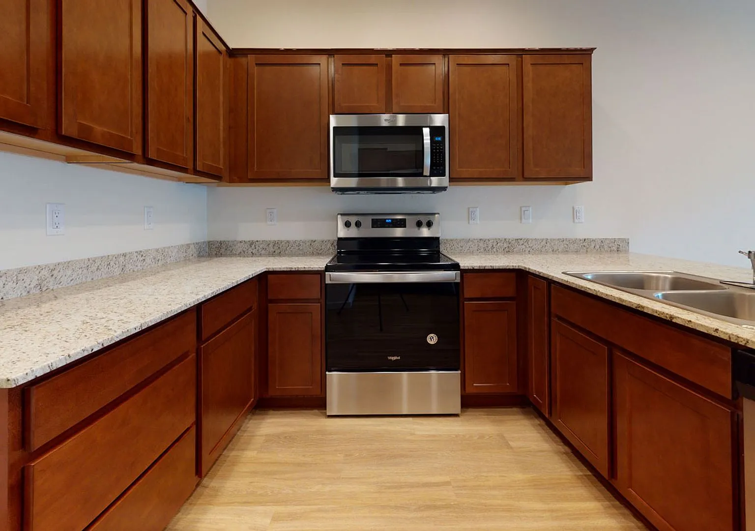 Gorgeous move-in ready home in 55+ Active Adult Community. — Photo 1