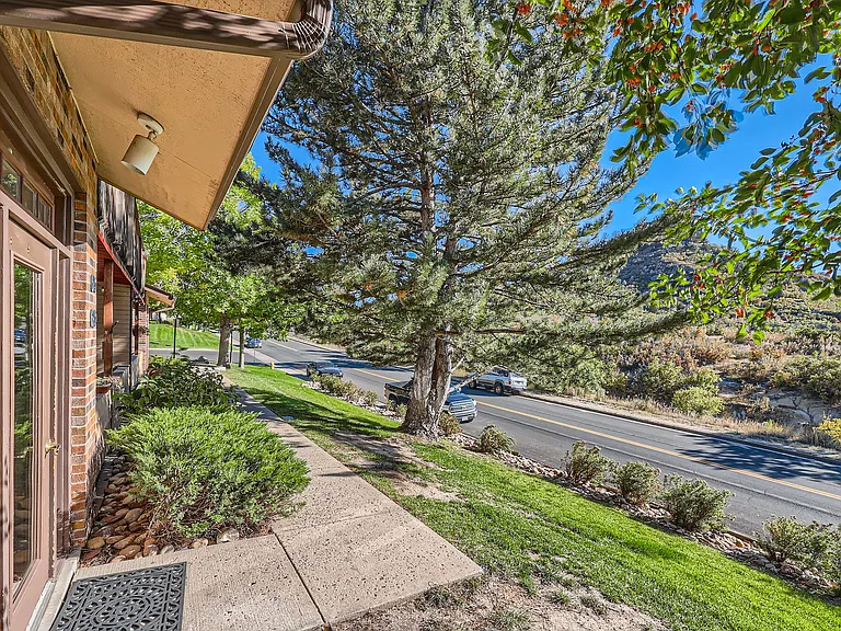 691 Canyon Dr — Photo 33