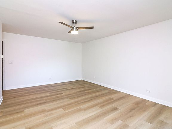 3rd image of 2212 Country Club Dr APT 2