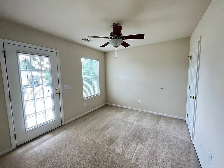 212 Summer Rain Ct — Photo 24