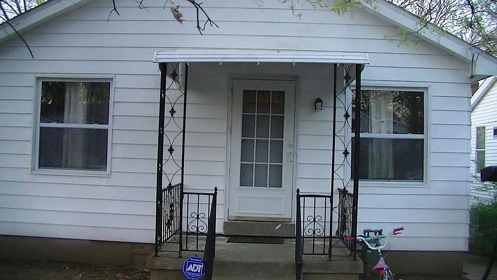 625 De Merville Ave photo 1