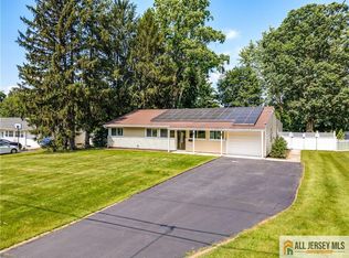 171 Kendall Rd, Kendall Park, NJ 08824