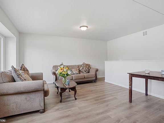 4th image of 314 W Burlington Ave