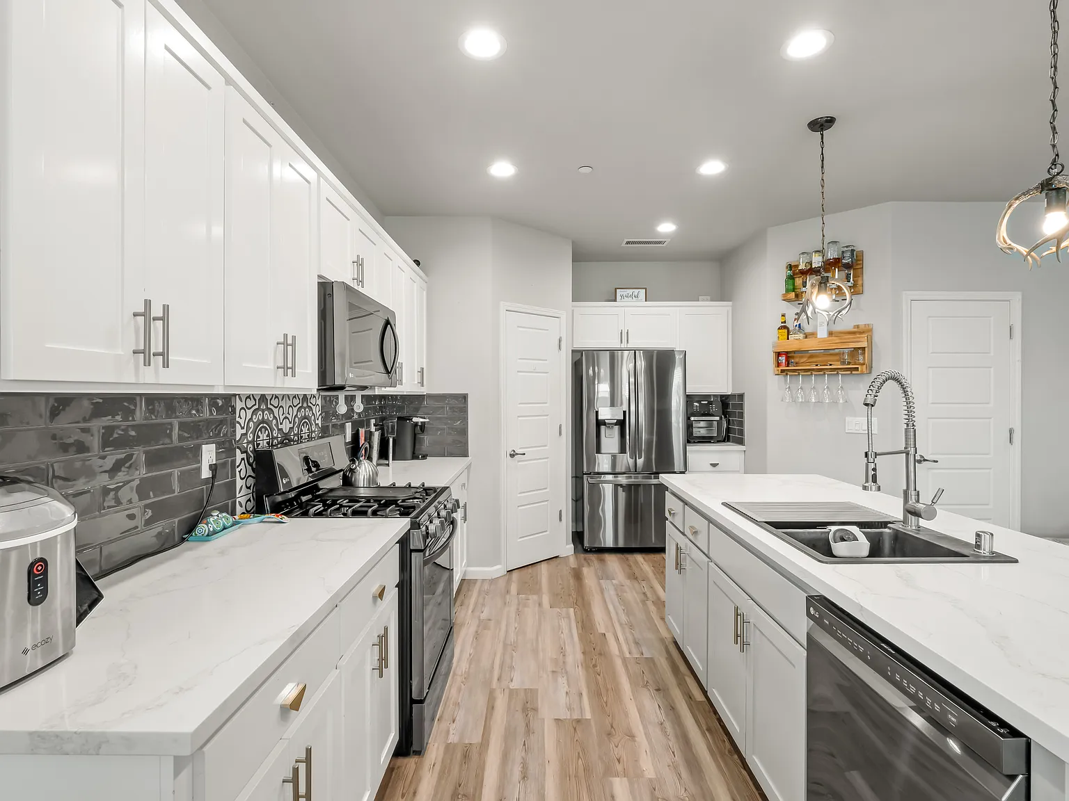 3 bed, 1921 sqft, $4,000 — Photo 4