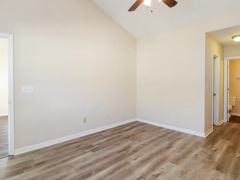 640 Piermont Ct — Photo 15