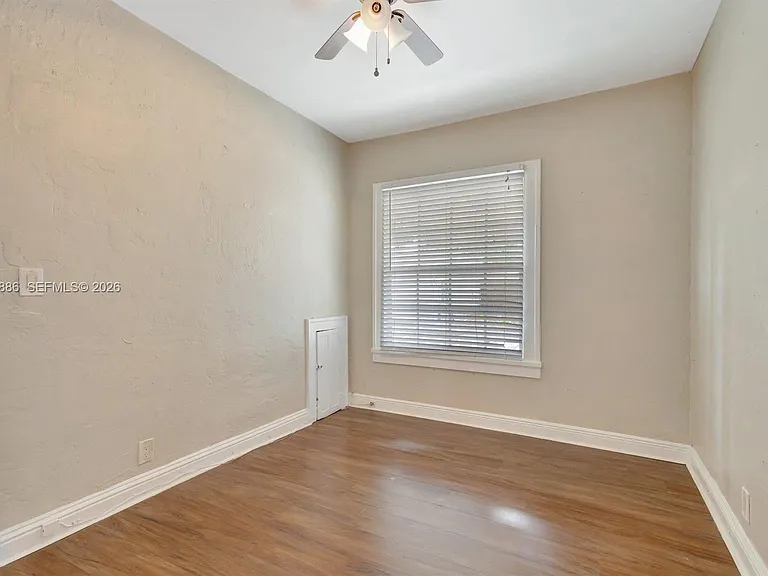 630 33rd St — Photo 14