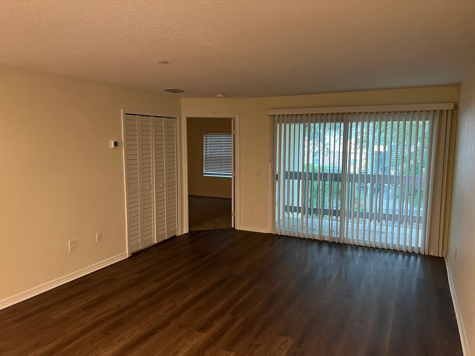 3 bed, 1100 sqft, $1,895 — Photo 2