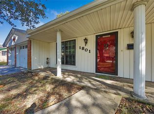 1801 Raintree St, Baytown, TX 77520