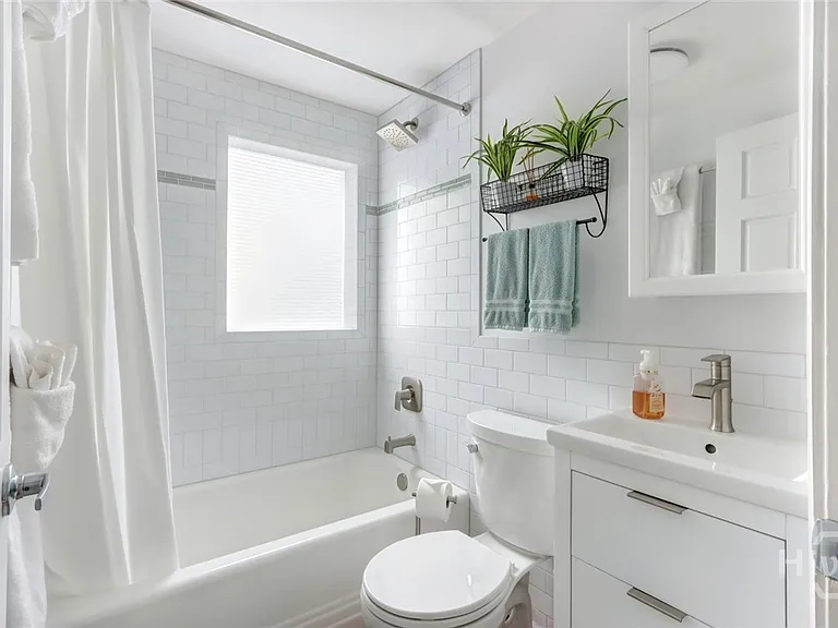 205 W Jones Ln — Photo 8
