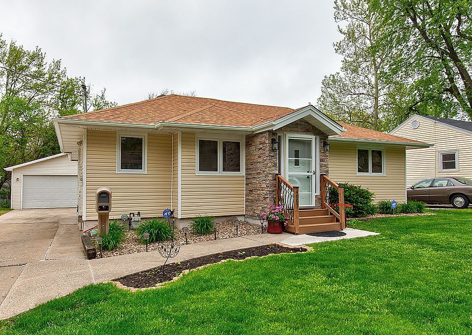 2nd image of 4005 67th St