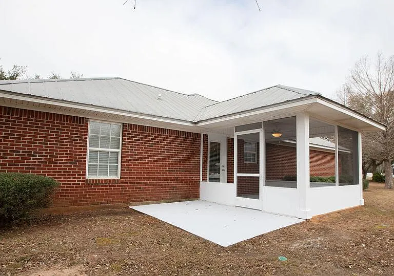1220 Springfield Dr — Photo 25