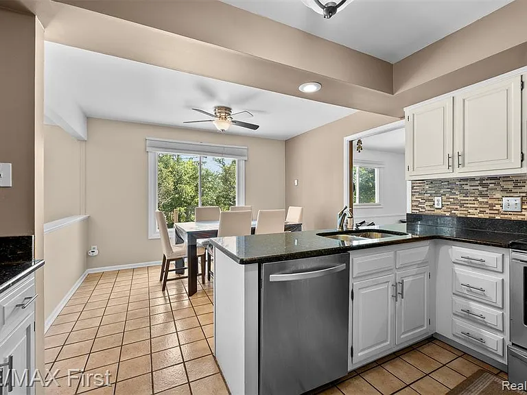 36010 Congress Rd — Photo 12