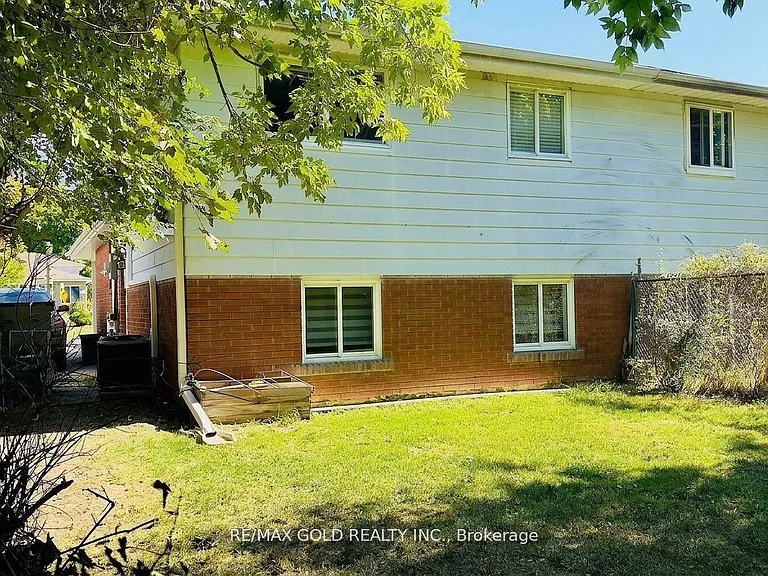 156 Mooregate Cres — Photo 44