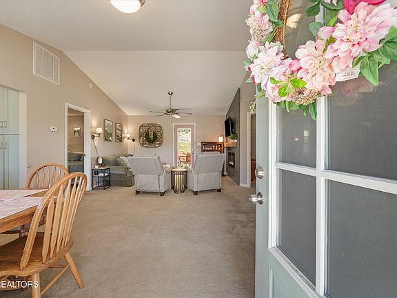 3rd image of 9523 Honeydew Ln