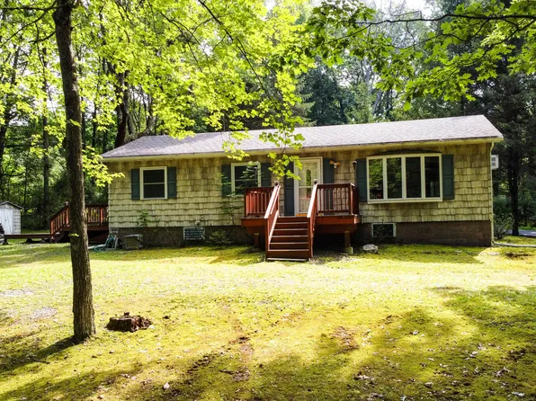 130 Beach Rd, Beach Lake, PA 18405
