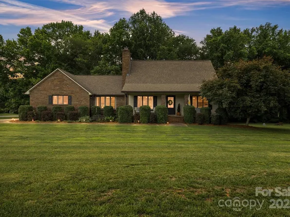 3998 Holly Springs Dr #20, Newton, NC 28658