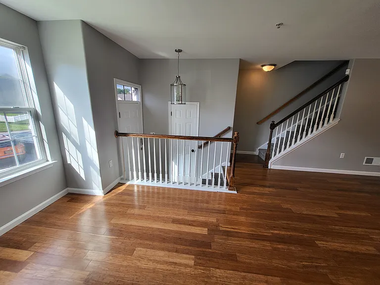 114 Vince Dr — Photo 6