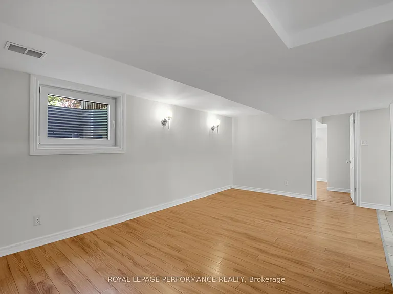 940 Brant St #LOWER — Photo 11