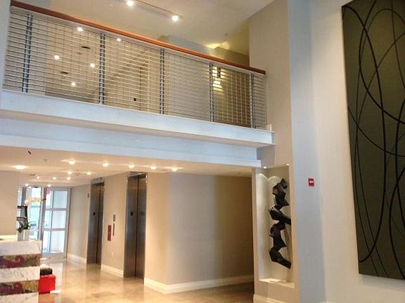 Modern Lobby/Gallery