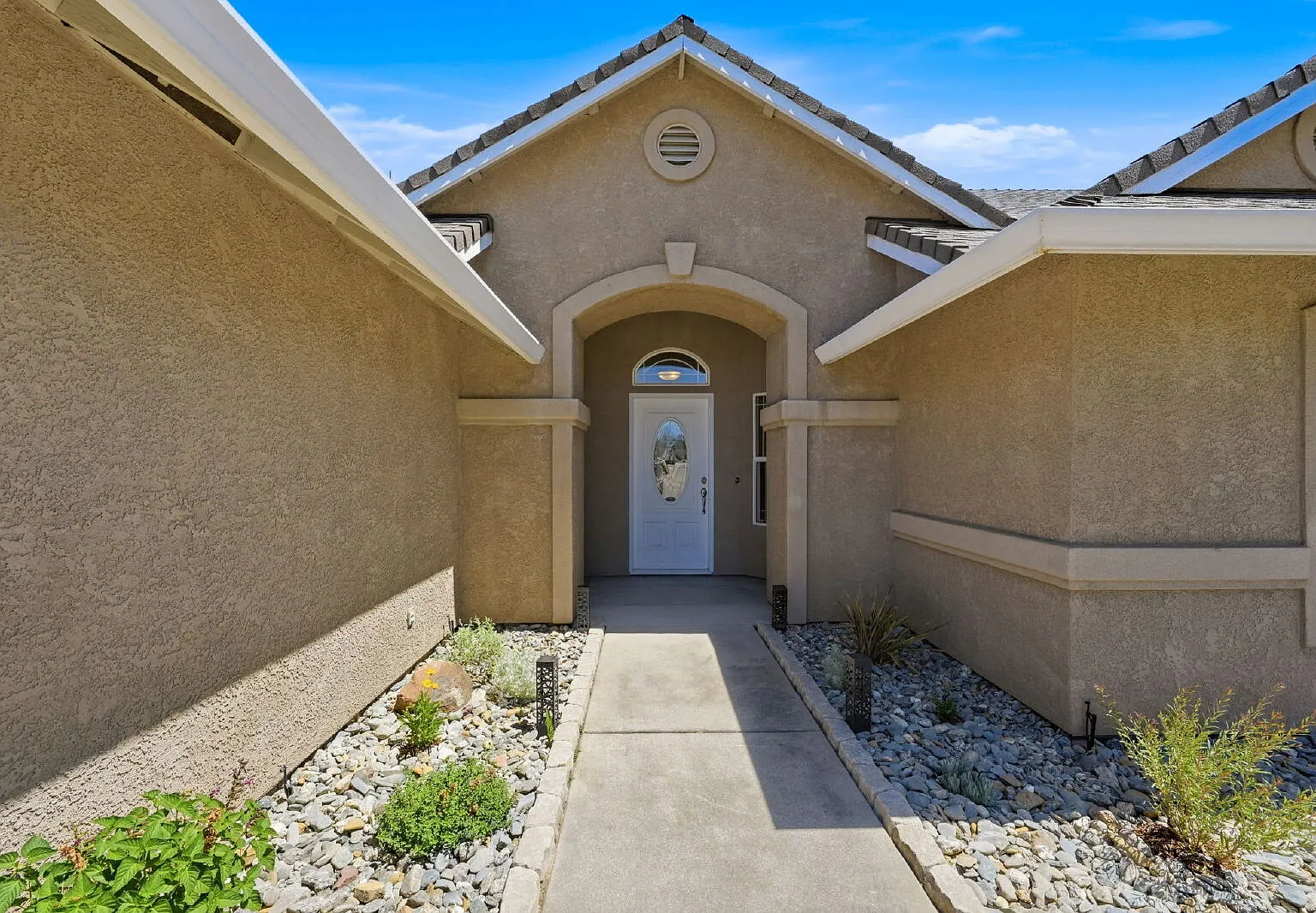 3 bed, 2.0 bath, 1600 sqft, $2,550 — Photo 3