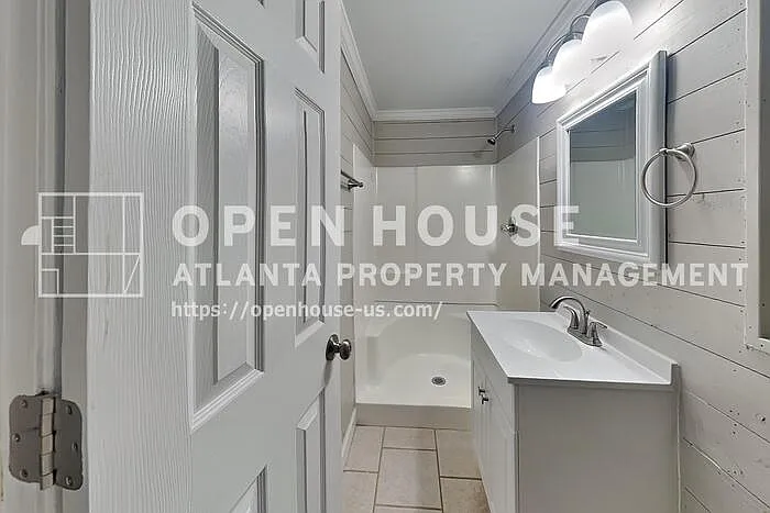 811 Springdale Xing — Photo 17