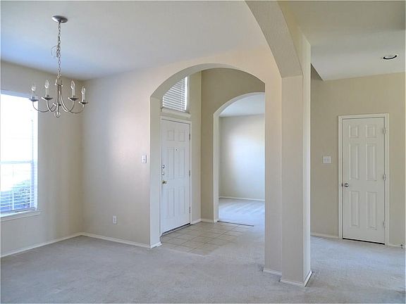 2nd image of 664 S Heights Dr
