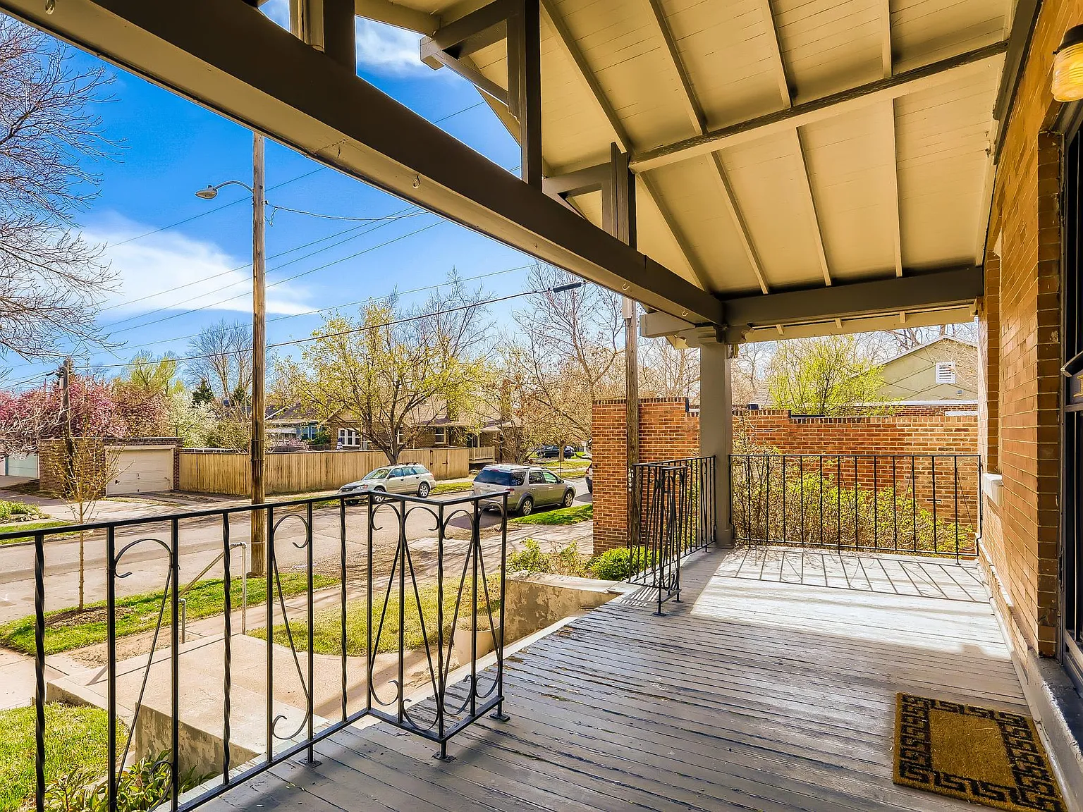 3 bed, 2302 sqft, $3,750 — Photo 3