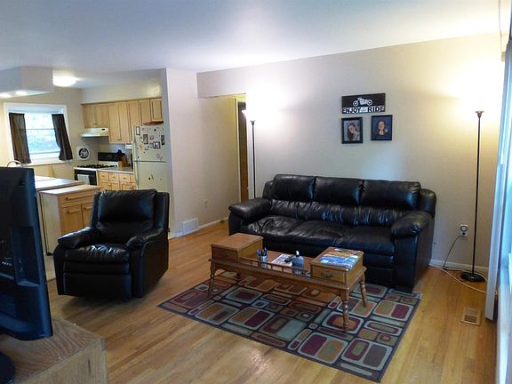5th image of 319 Marian Ct