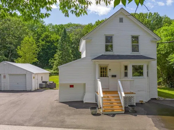 9 Oak Street, Winthrop, ME 04364