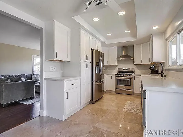13563 Longfellow Ln — Photo 8