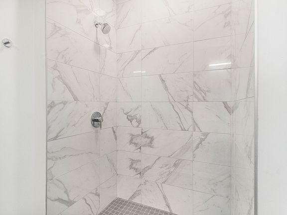 5th image of 7410 Kercheval St #305