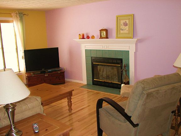 Living Room/Fireplace